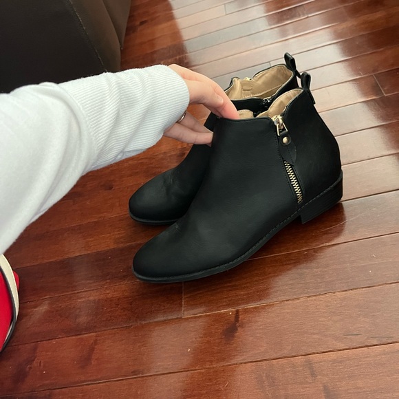 Short Black Boots - Picture 7 of 7